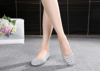 WOIZGIC Mother Women Shoes Sandals Flats Hollow Out Genuine Leather Slip On Loafers Soft Summer Beach Vintage Plus Size 42 43