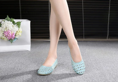 WOIZGIC Mother Women Shoes Sandals Flats Hollow Out Genuine Leather Slip On Loafers Soft Summer Beach Vintage Plus Size 42 43